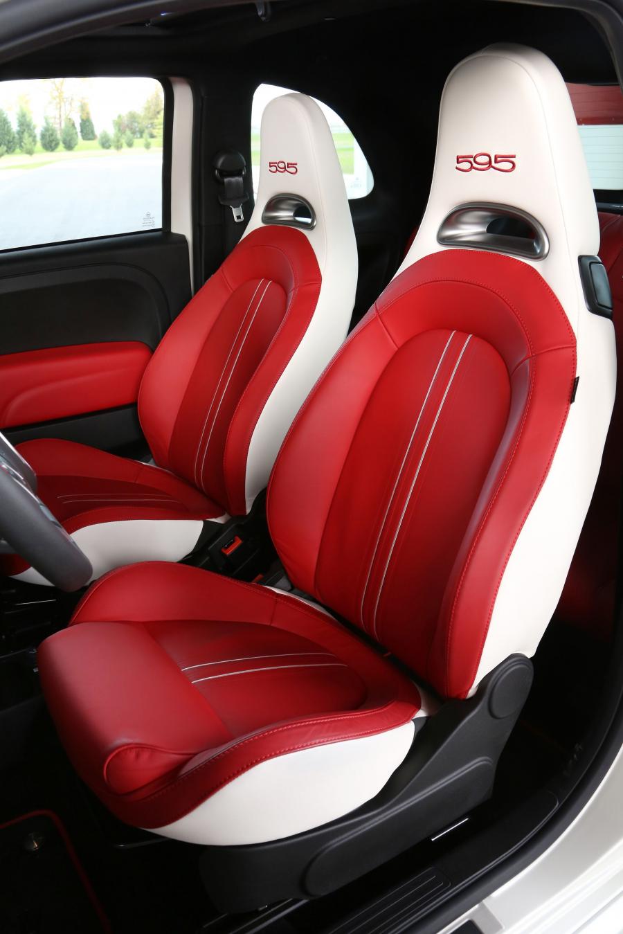 Интерьер Abarth 595 50th Anniversary Edition 2013 года  (фото 16 из 26)